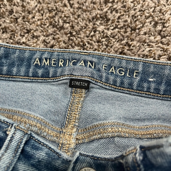 American Eagle light wash straight leg mom jeans size women’s 4 - Picture 3 of 8